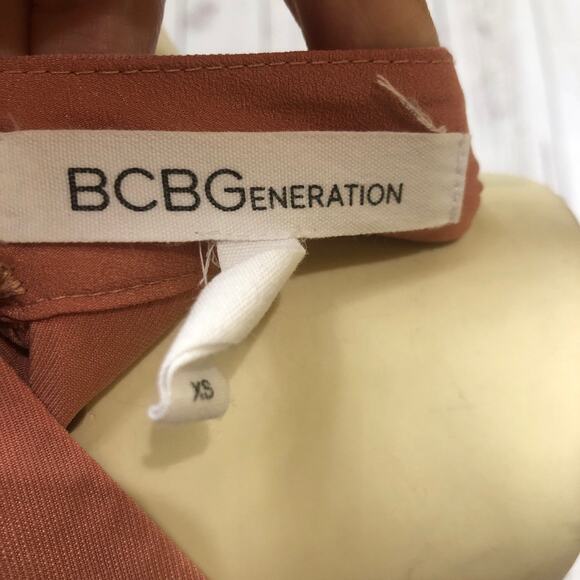 BCBGENERATION COLD SHOULDER HIGH NECK HALTER RUFFLED MINI DRESS size xs - Picture 9 of 12